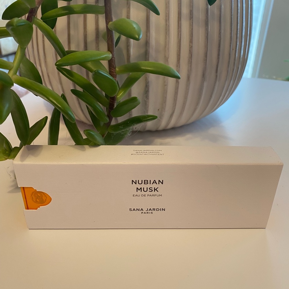 Nubian Musk Eau de Parfum - White and Orange